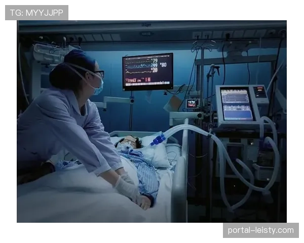 两位选手在医院的病床上通过视频通话相互问候